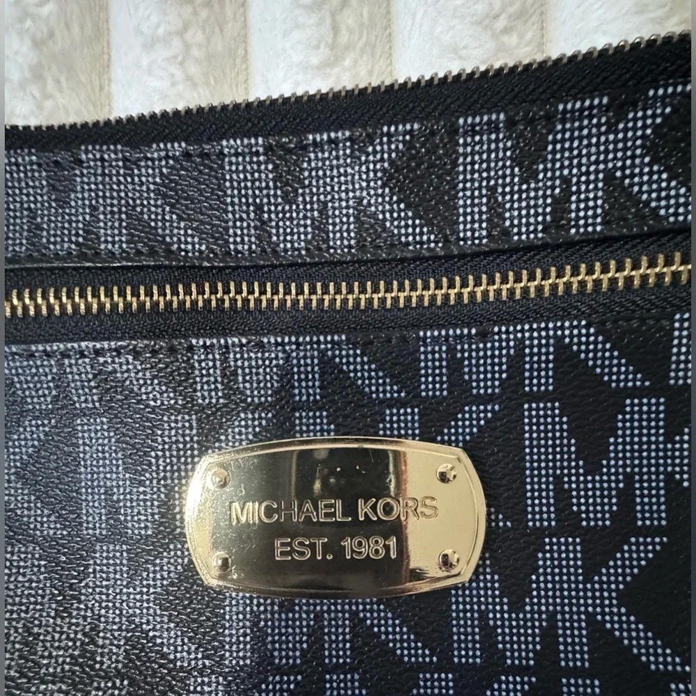 Michael Kors stylish wristlet